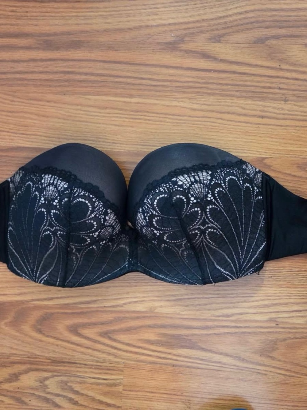 Wonderbra Women’s Black Strapless Black Lace Push Up Bra 30 DD. JY-70